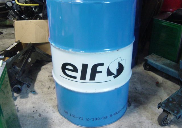 エルフのエンジンオイル　１００％化学合成油