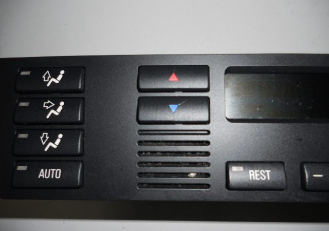 ５シリーズ　Ｅ３９　５２８ｉツーリング　エアコンコントロールパネルボタン交換