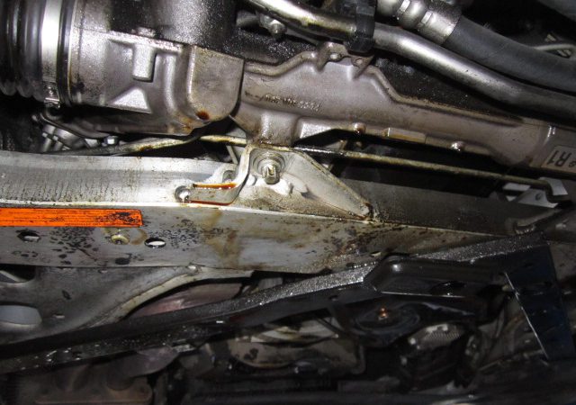 ３シリーズ　Ｅ９０　３２０ｉハイライン　エンジンオイル漏れ修理