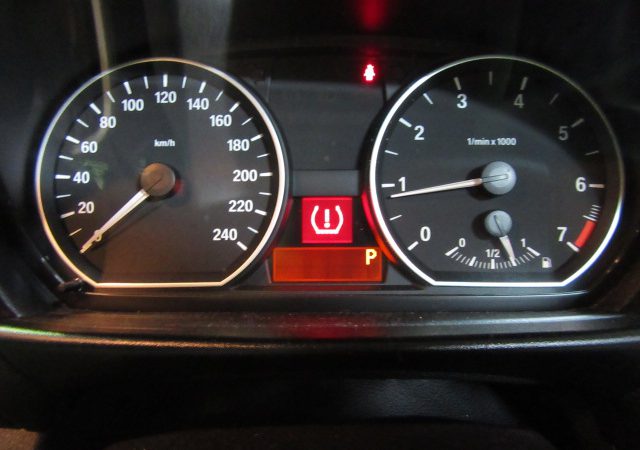 １シリーズ　Ｅ８７　１２０ｉ　タイヤ空気圧警告灯点灯