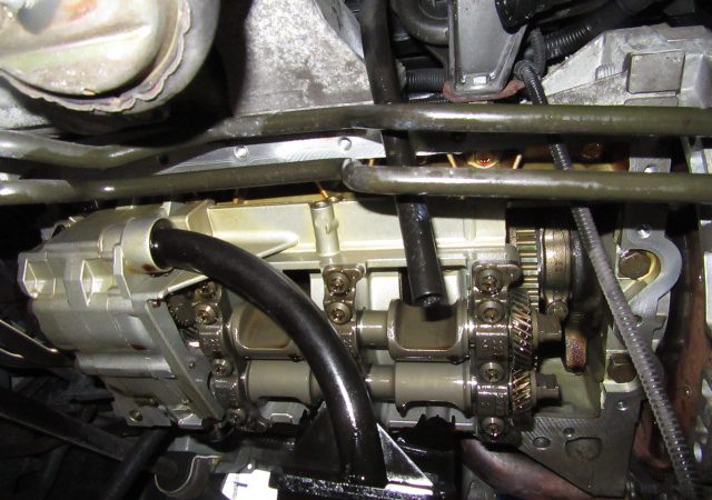 ３シリーズ　Ｅ４６　３１８ｉＭスポーツ エンジンオイル漏れ修理