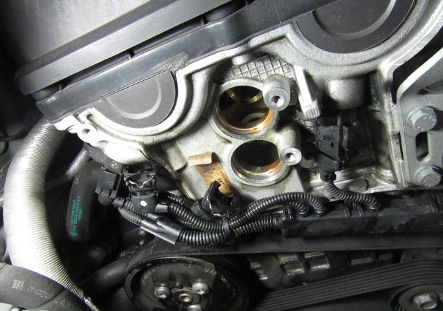 ３シリーズ　Ｅ４６　３１８ｉＭスポーツ　エンジンオイル漏れ修理とオイル交換