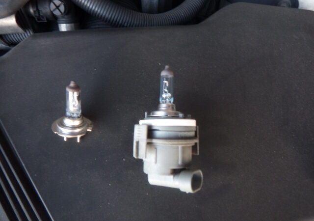 bmwe46ヘッドライト球切れ