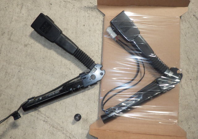 bmw１１６シートベルトテンショナー