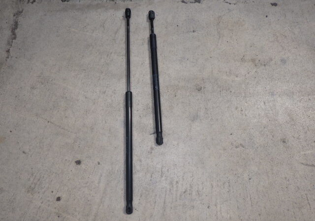 bmwe84リアゲートダンパー